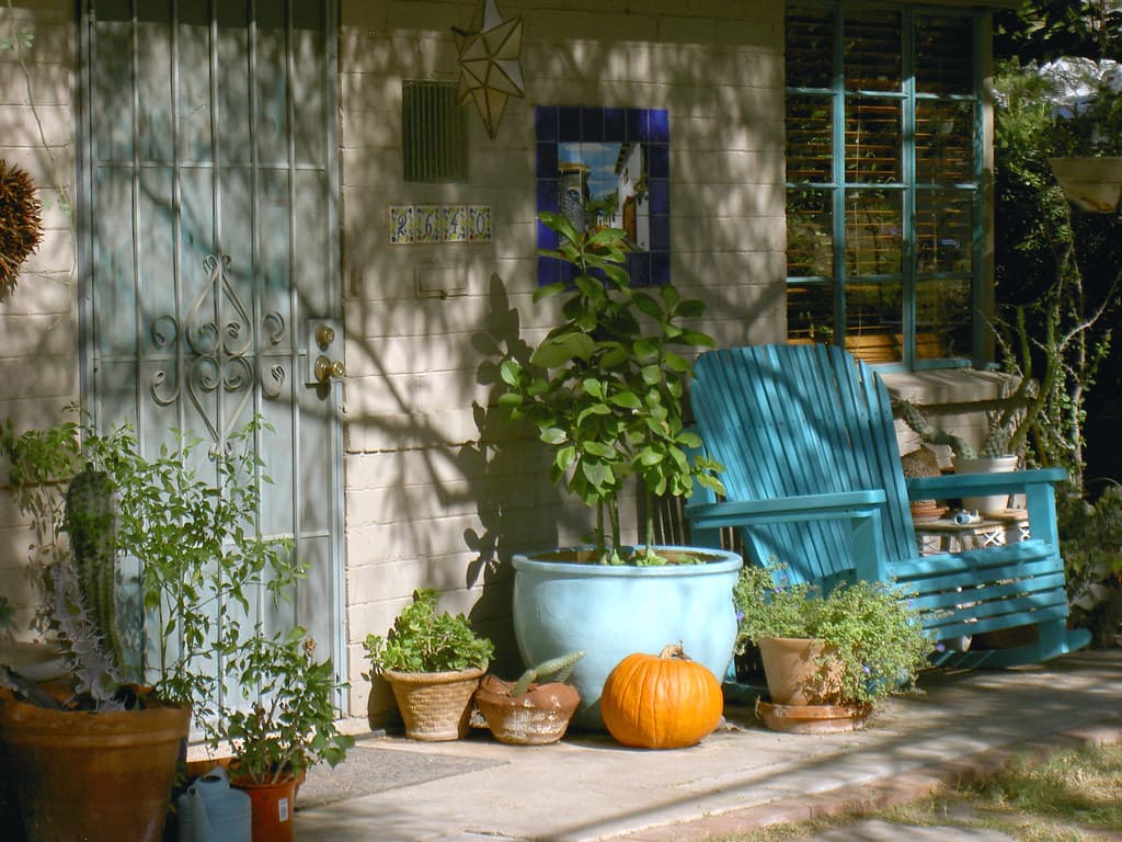 It's a Cozy Home in My Neighborhood